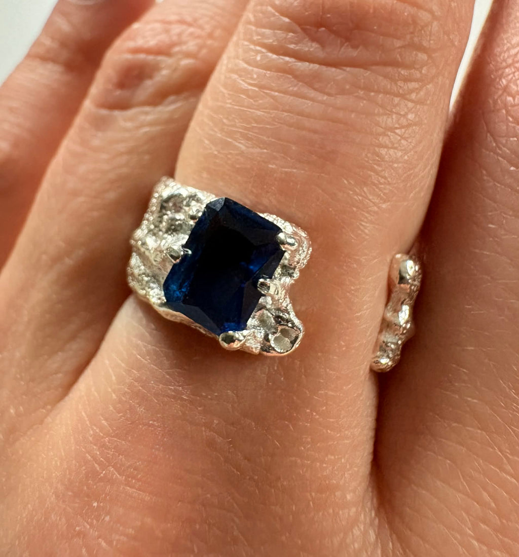 Midnight Vein Ring